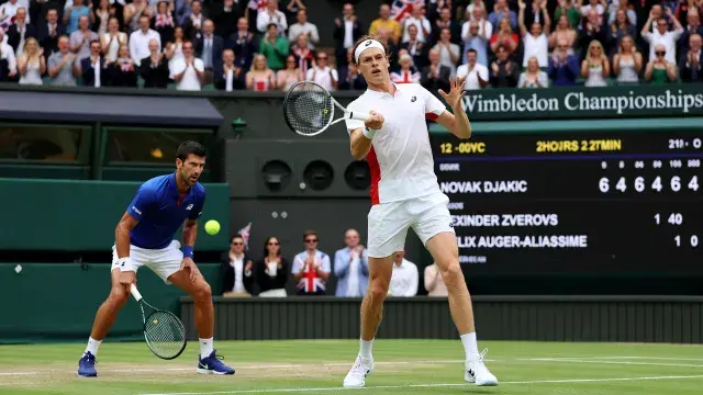 Sinner despacha Djokovic sem piedade e vai à final de Wimbledon contra Zverev